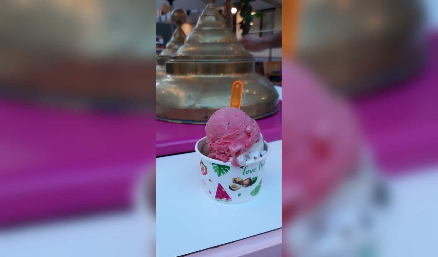 Bewoners Berkenstaete genieten van een lekker ijsje