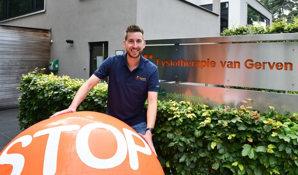 Alex met de bekende 'Stoptoberbal'