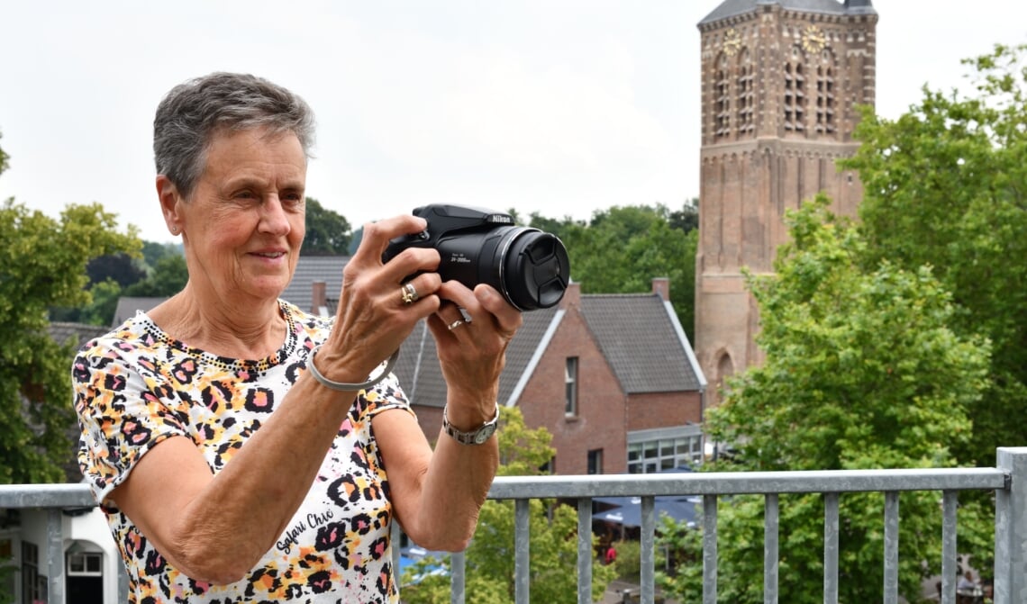 <p>Joke op haar balkon </p>