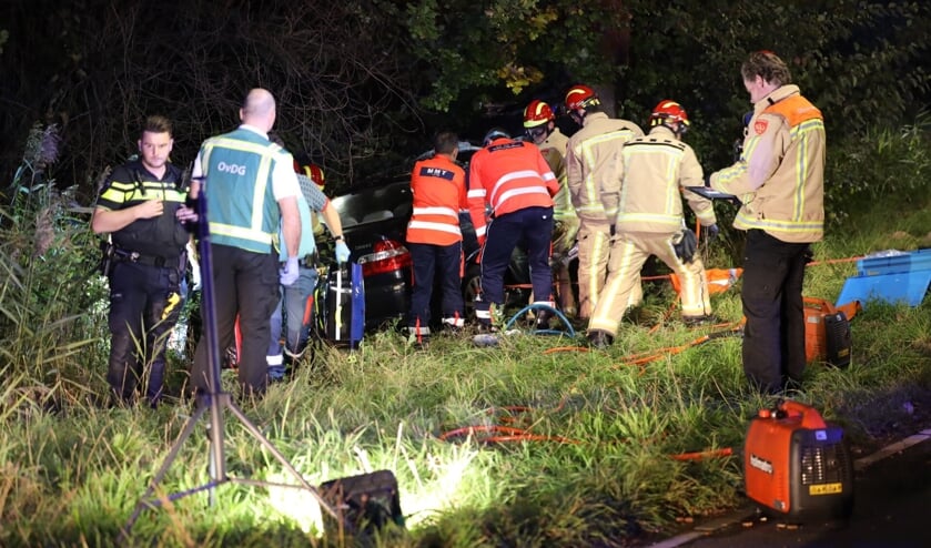 Automobilist zwaar gewond na botsing met boom op de Planetenlaan in Son en Breugel