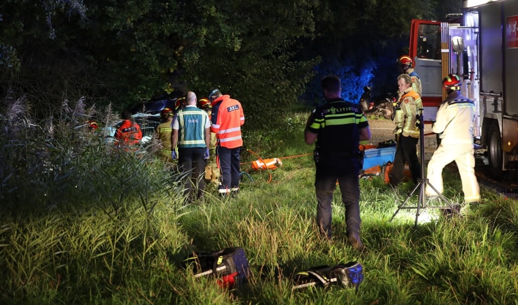 Automobilist zwaar gewond na botsing met boom op de Planetenlaan in Son en Breugel