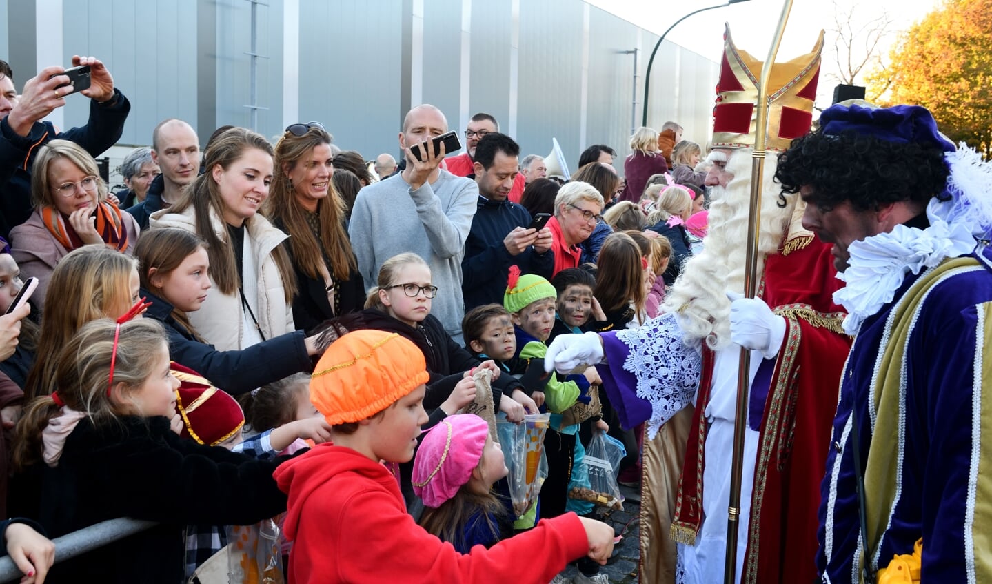Sinterklaas kwam zondag 13 november veilig aan met zijn hulppieten