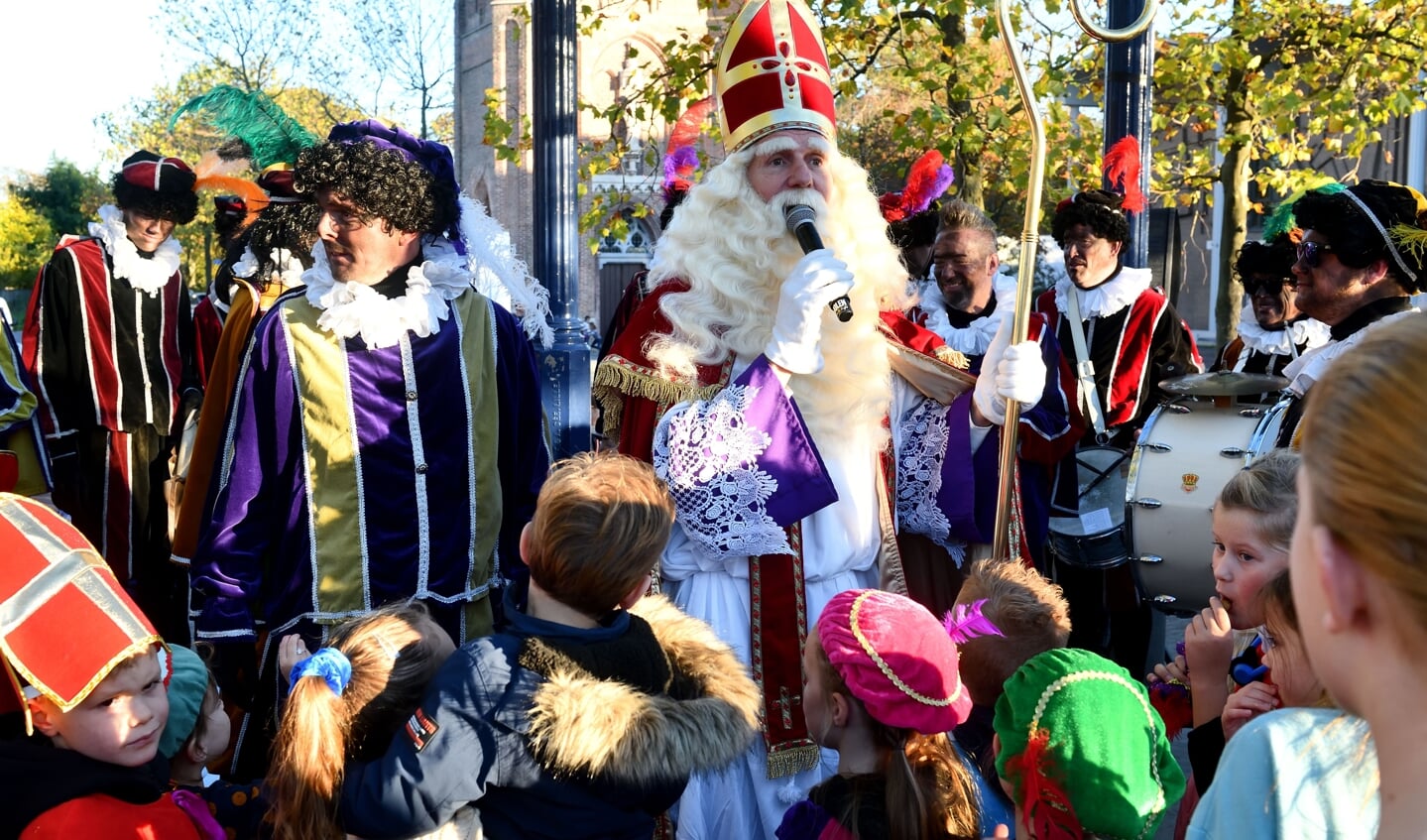 Sinterklaas kwam zondag 13 november veilig aan met zijn hulppieten
