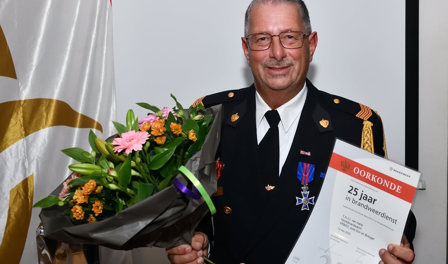Tom van Aarle  25 jaar in dienst bij de brandweer