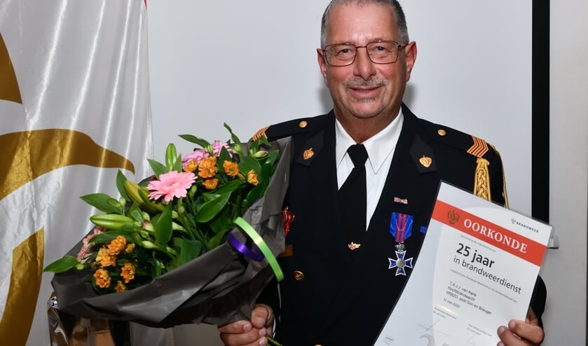 Tom van Aarle 25 jaar in dienst bij de brandweer
