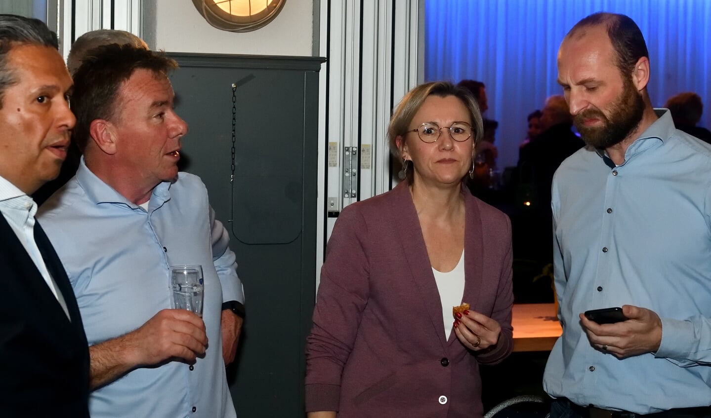 Don Pasanea, Martien Merks (VVD), Mireille Bonnier (CDA) en Joris van Dam ( PvdA GroenLinks)  