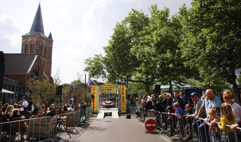 De start in het centrum van Son en Breugel