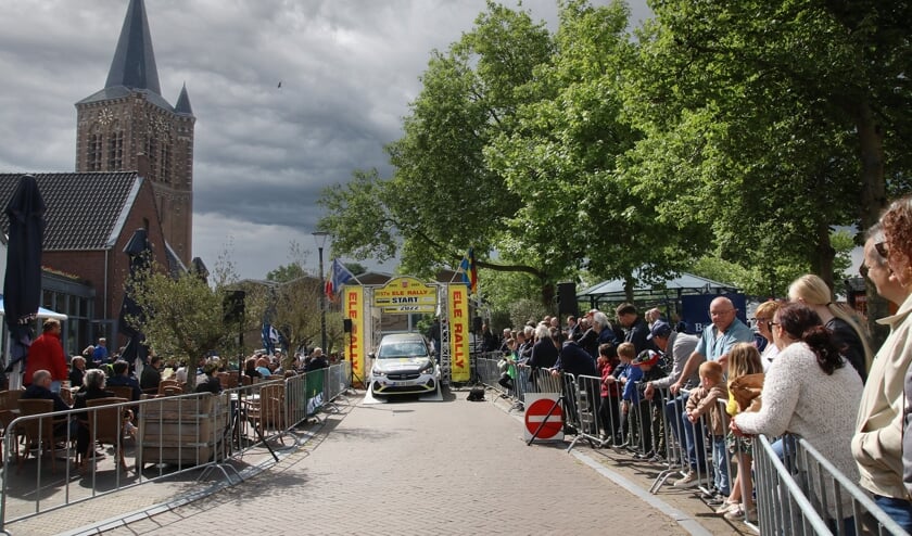 De start in het centrum van Son en Breugel