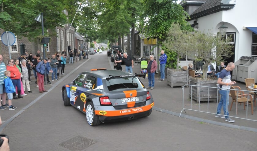 Start van de ELE Rally in het centrum van Son en Breugel
