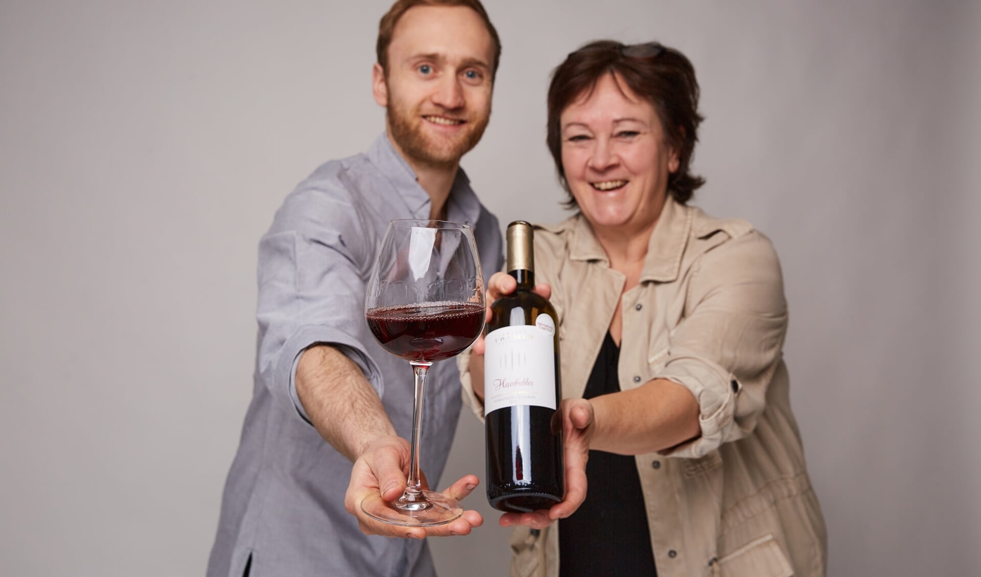 Marianne van den Hurk, en zoon Koen van den Hurk, van Parallel Wijnen