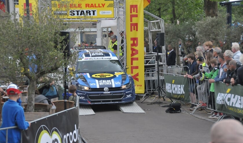 Start van de ELE Rally in het centrum van Son en Breugel