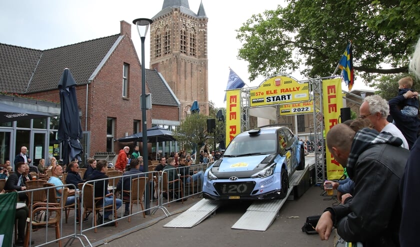 De start in het centrum van Son en Breugel