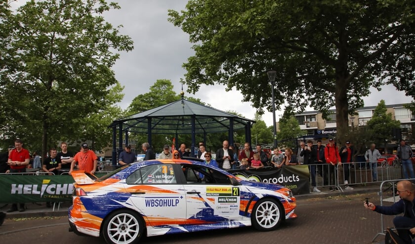 De start in het centrum van Son en Breugel