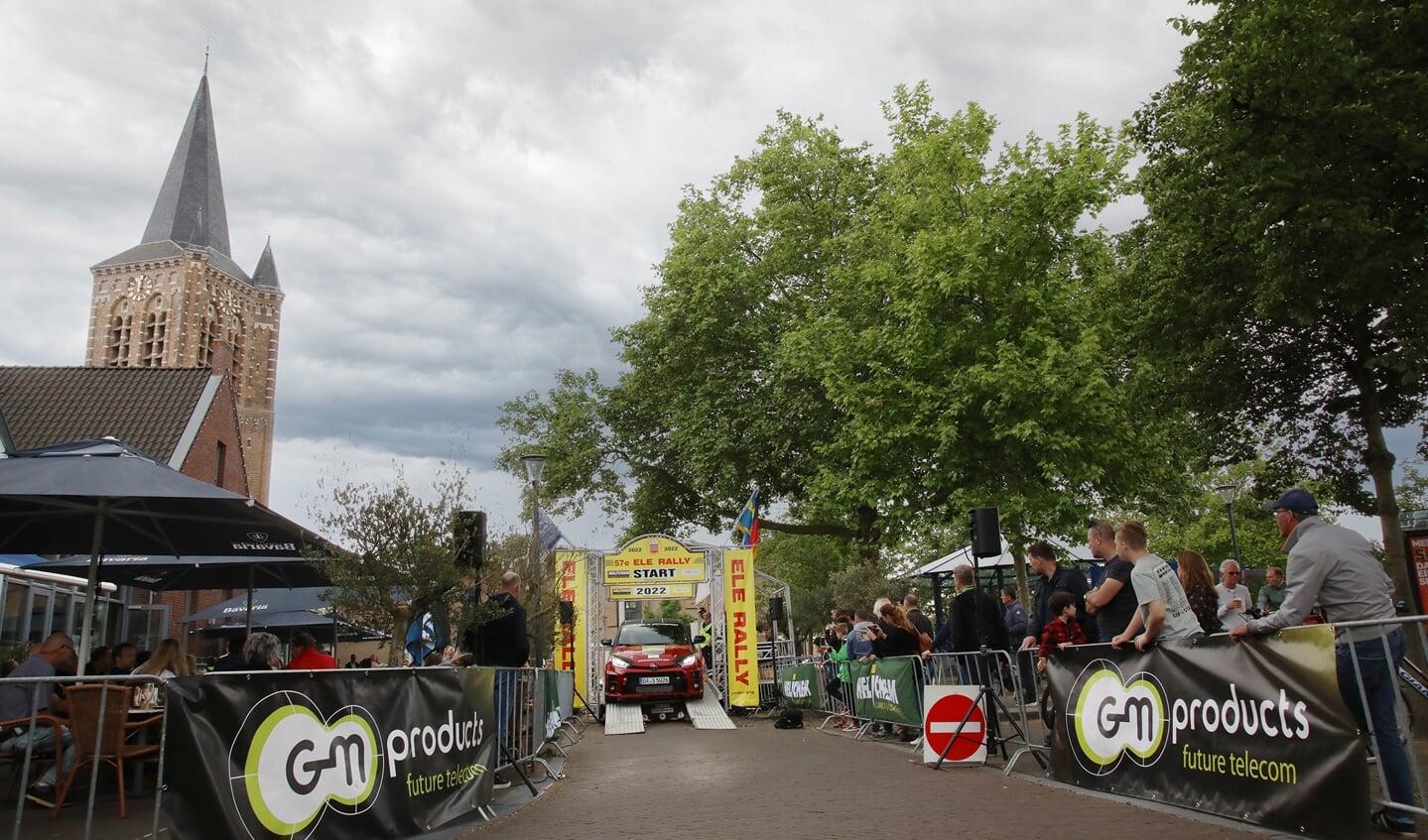 De start in het centrum van Son en Breugel