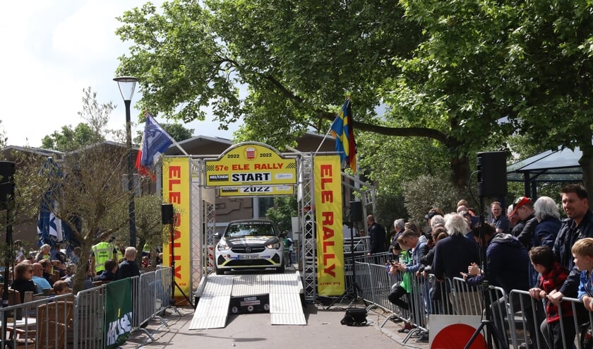 De start in het centrum van Son en Breugel
