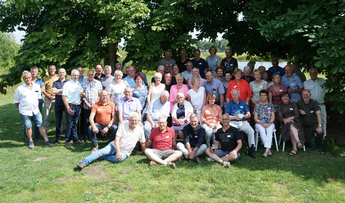 Samen na 50 jaar weer op de foto