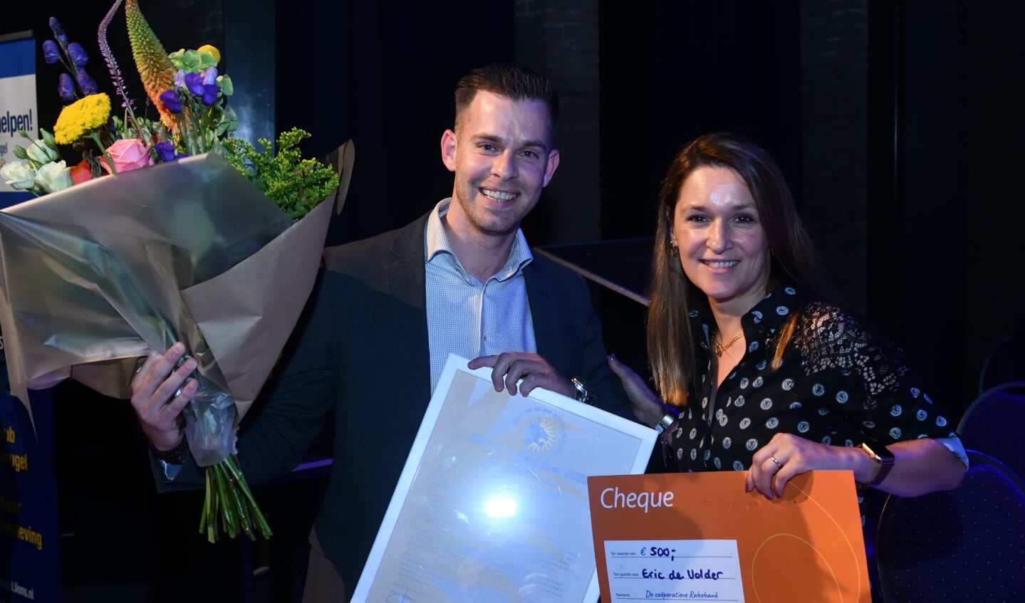 Starter van het Jaar 2022 Eric de Volder (l) kreeg de prijs uitgereikt door Ingrid Slaats (Rabobank)