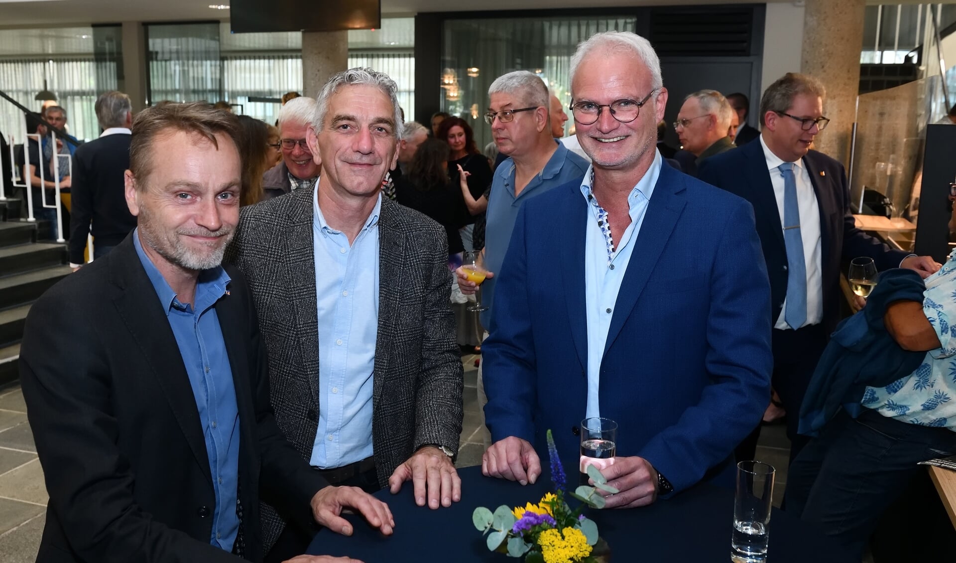 (vlnr) Oud wethouder Paul van Liempd, Jos de Bruin en John Frenken
