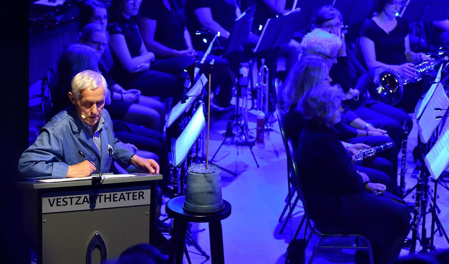 Gerard Swinkels tijdesn het Concert ‘Hee gaode mee’, van Harmonie Pro Honore et Virtute