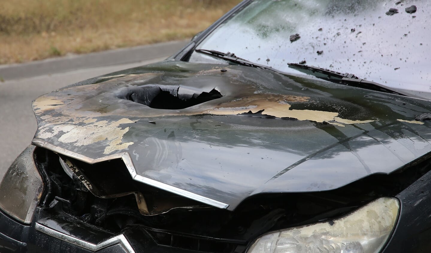 Personenauto loopt flinke schade op door autobrand