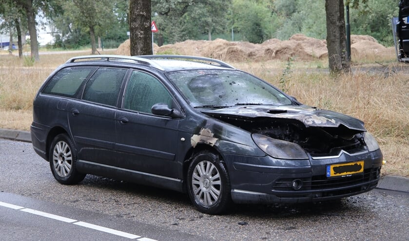Personenauto loopt flinke schade op door autobrand