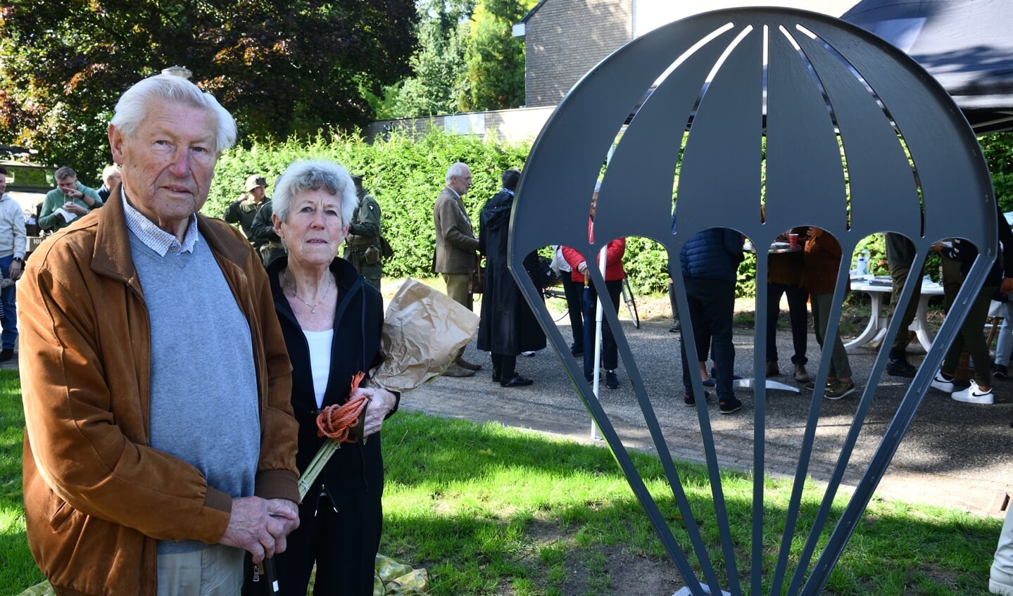 Veel buurtbewoners waren aanwezig bij de onthulling.