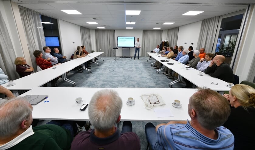 De deelnemers tijdens de discussieavond