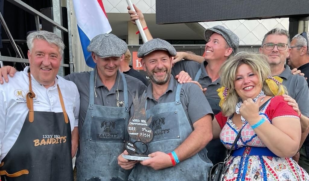  LXRY BBQ BANDITS (vlnr) Robért van Beckhoven,
Hans vd Loo,
Paul Geven,
Menno van Happen,
Nancy van Heeswijk en
Maarten Scheepers.