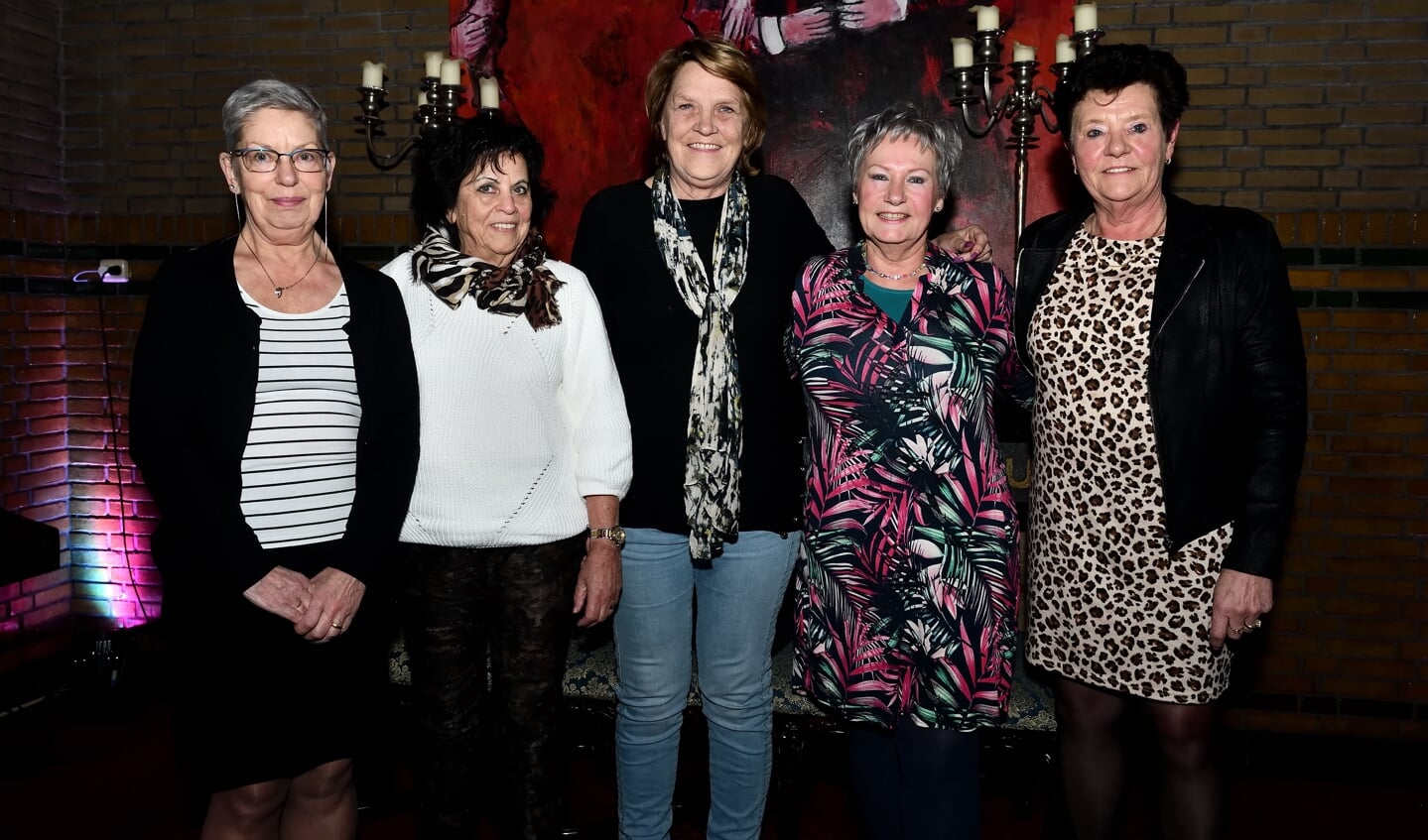 Het bestuur van Vrouw Aktief V.l.n.r. Lenie Hamers, Toos van de Laar, Ankie Versantvoort, Gertrud van der Lee, Els Donkers