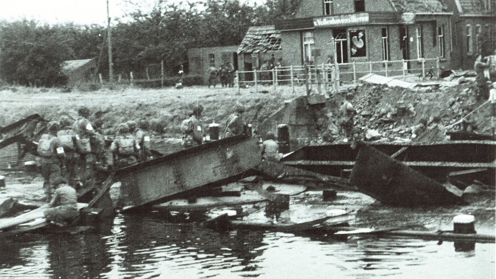 Op 17 september 1944 werd de Sonse brug door de Duitsers opgeblazen. Tijdverlies voor de geallieerden, die op weg waren naar Arnhem