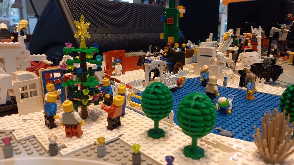Bouwwerk van de Son en Breugelse LEGO-club