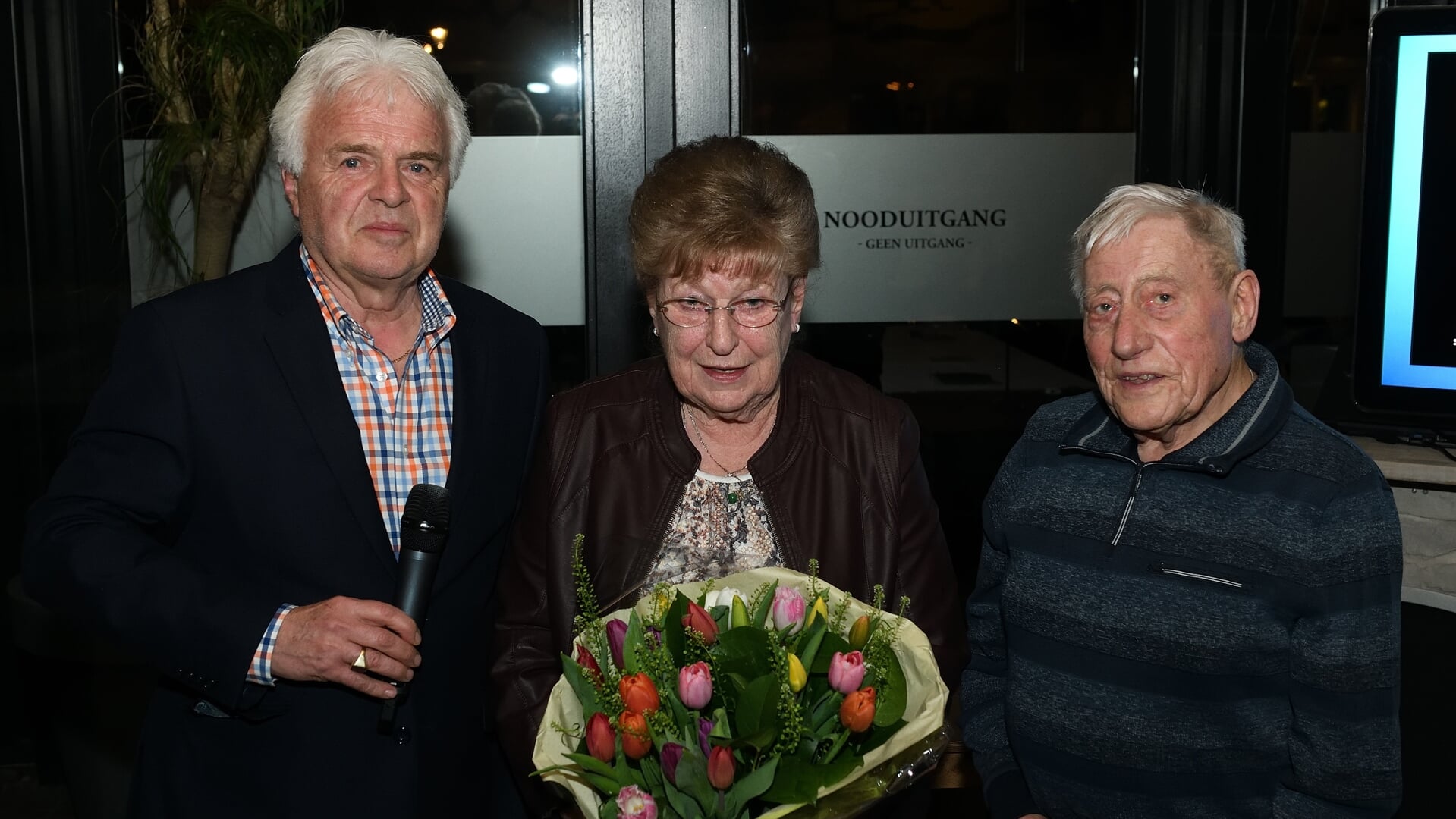 Hennie en Jan van Eck naast Rob Verschuren (links)