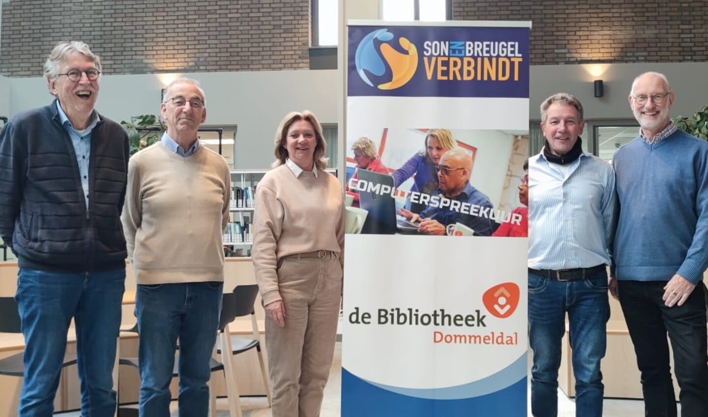 (vlnr) Gerard van Loon, Frans Reckers, Bernadette Holla, René van Elst en Jelle Rieske