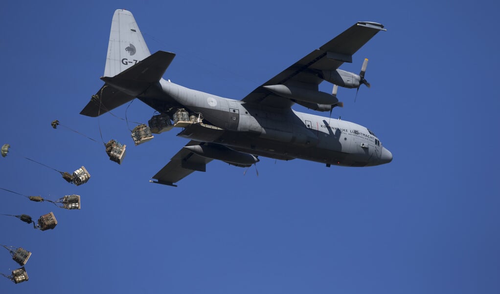 Portugal, 1 maart 2016.Oefening Real thaw in Portugal, waar de Luchtmacht met hun C-130  droppingen uitvoerde van personeel en materieel. 