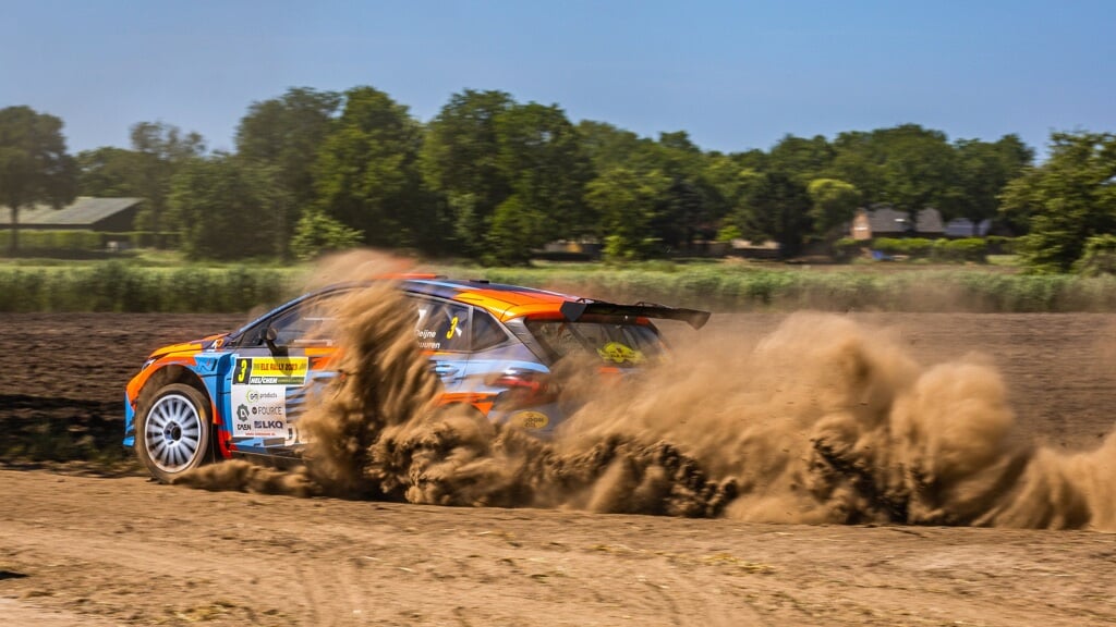 Kevin van Deijne en Hein Verschuuren met de Hyundai i20 Rally2