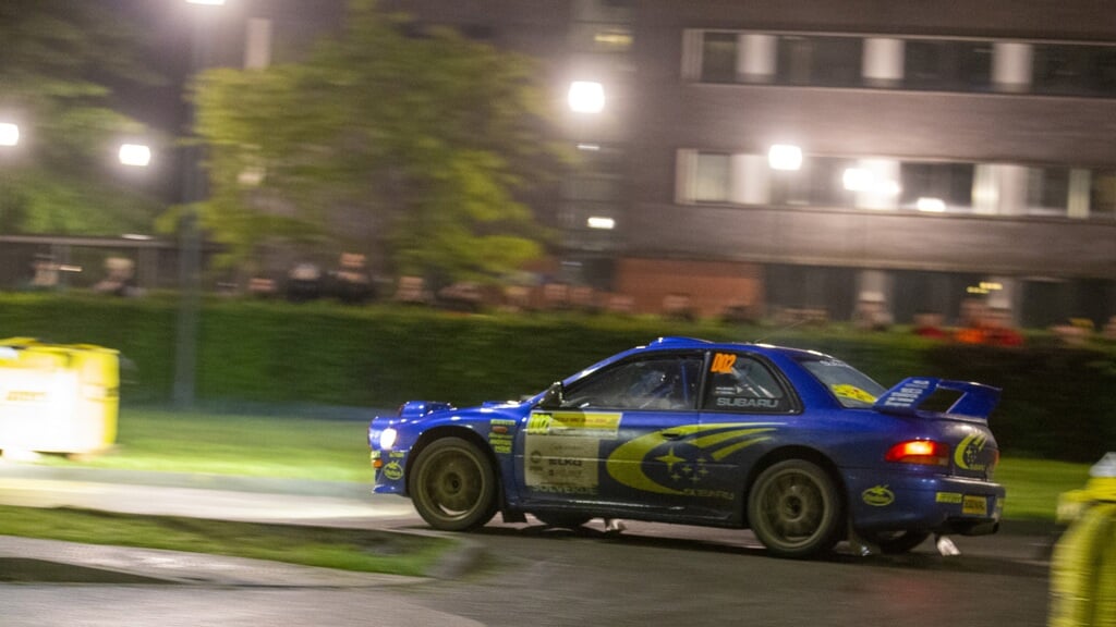 Prachtige doorkomst van Gerard de Rooy en Tom Colsoul in de Subaru S5 WRC