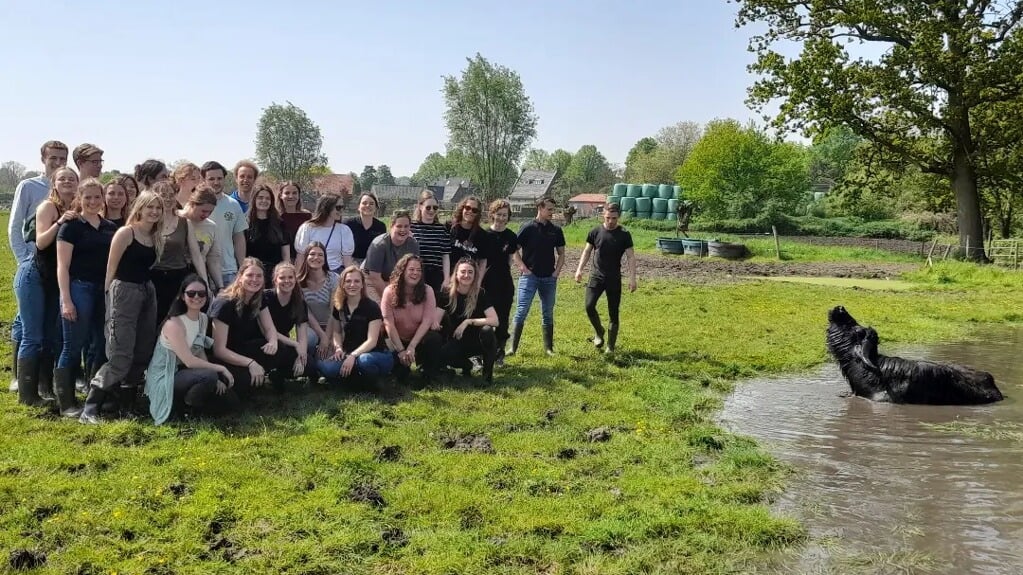 Belgische dierenarts studenten op bezoek bij Breugelse buffels