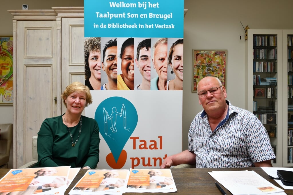 Marie-Anne en Arend worden ondersteund door nieuwe vrijwilligers bij Taalpunt