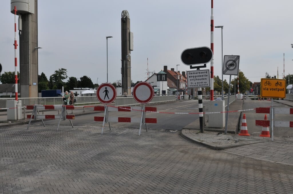 De hefbrug tussen de Nieuwstraat en Kanaalstraat blijft nog tot 24 september afgesloten