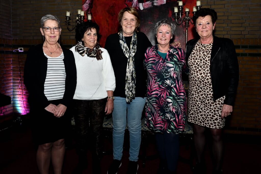 Het bestuur van Vrouw Aktief V.l.n.r. Lenie Hamers, Toos van de Laar, Ankie Versantvoort, Gertrud van der Lee, Els Donkers