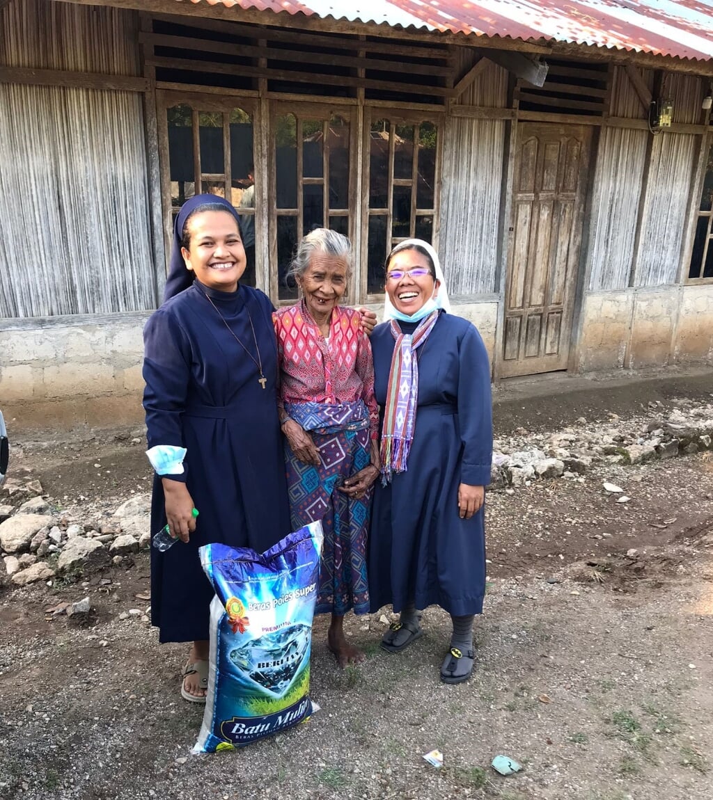 'Een pak voor een zak' rijst voor de armen op West-Timor