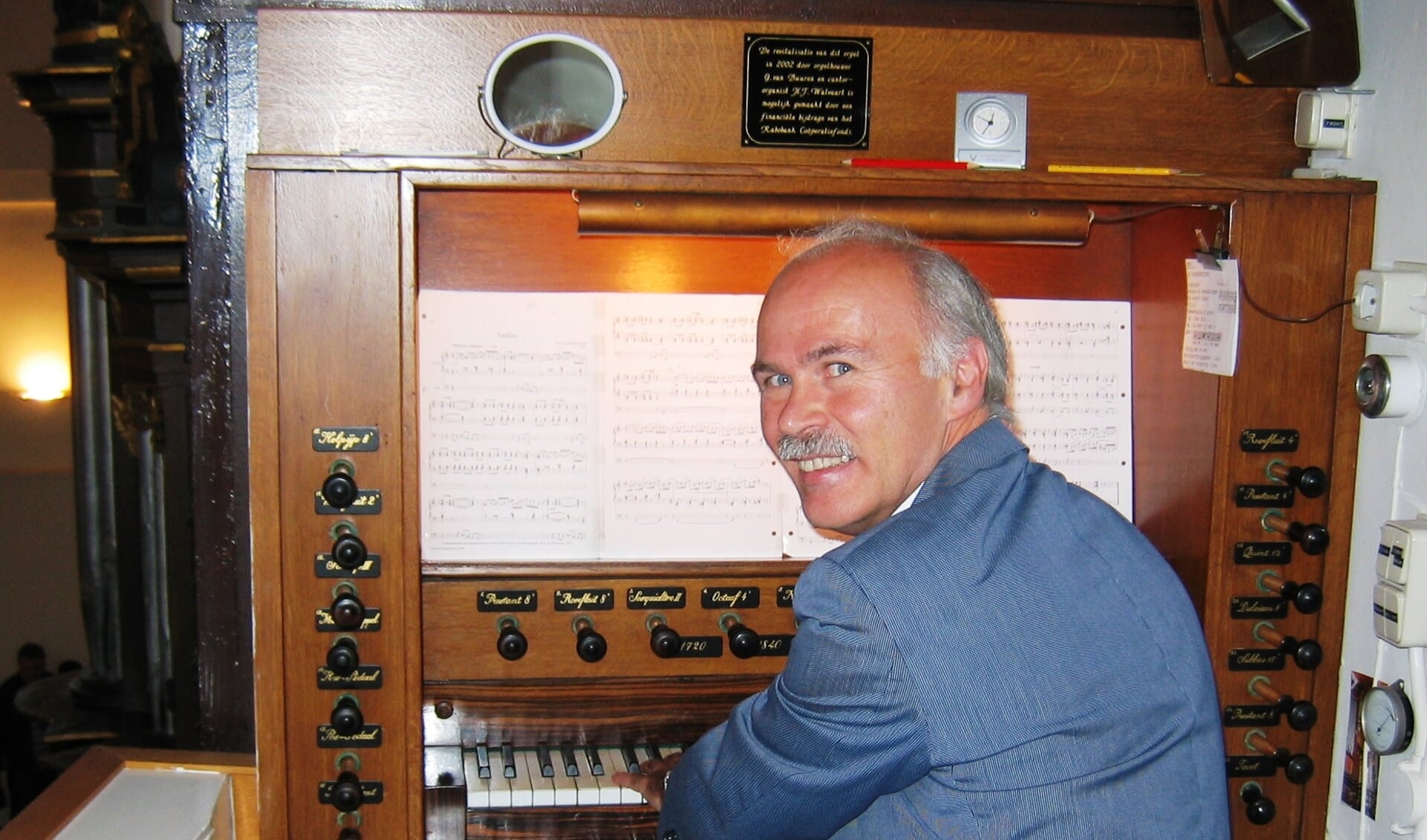 Herman Lodder bespeelt ook deze Koningsdag weer het orgel van de Dorpskerk. Foto: PR