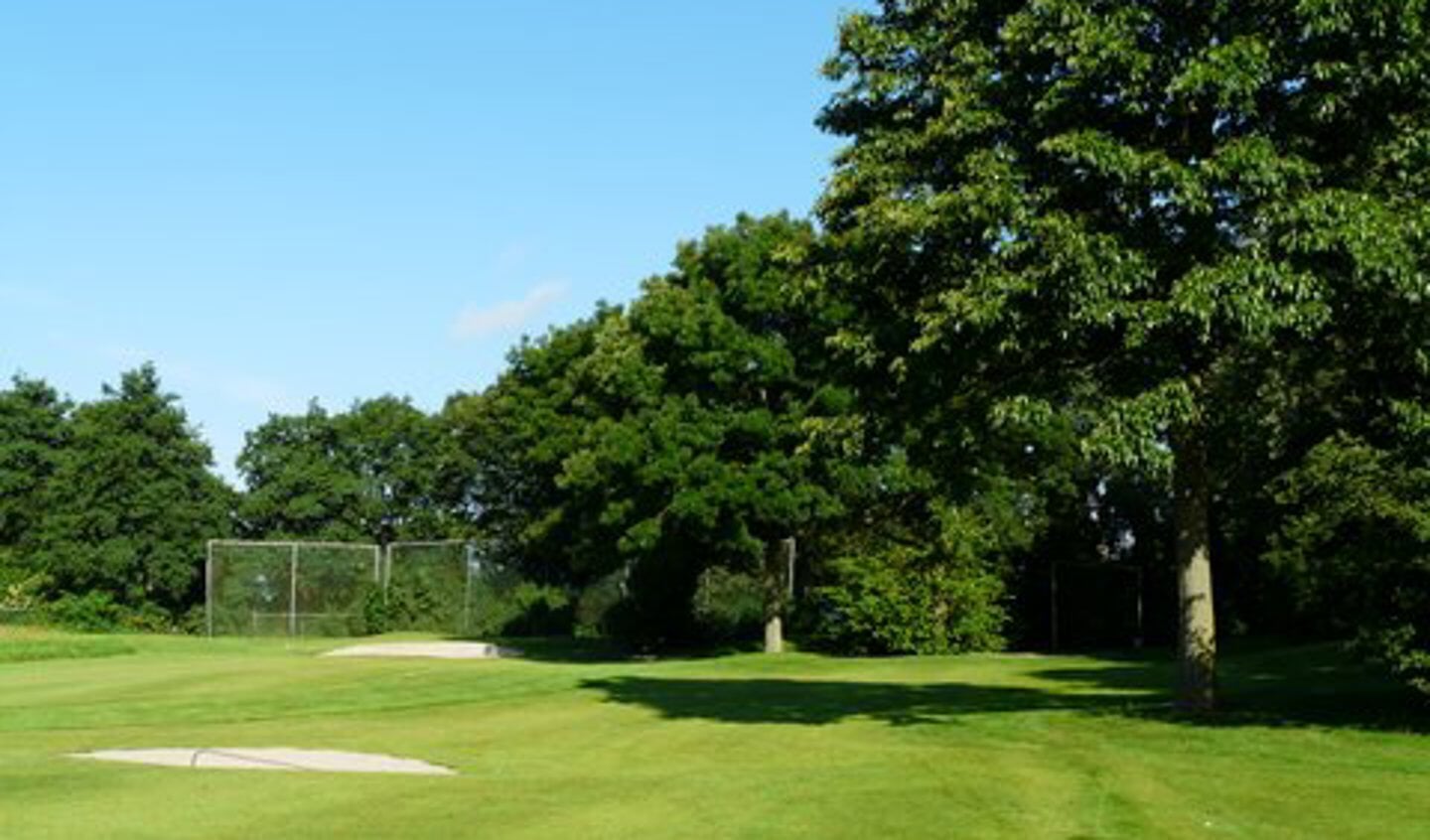 De Voorschotense Golfbaan is een 9 holes par 3 baan en ligt er schitterend bij. Foto: PR