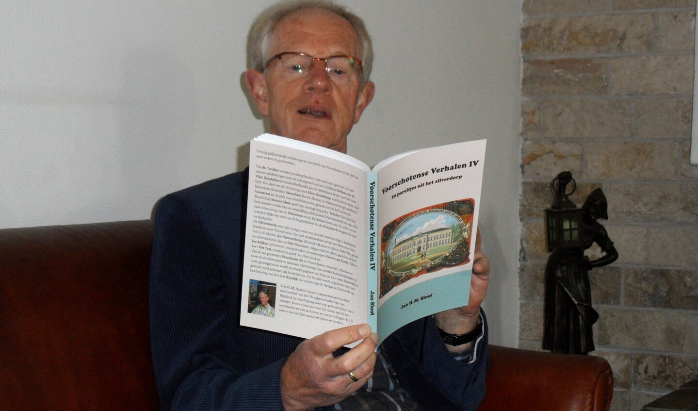 Voorschotenaar Jan Sloof schrijft al 50 jaar over het dorp. De serie Voorschotense Verhalen is nu compleet. Foto: VSK