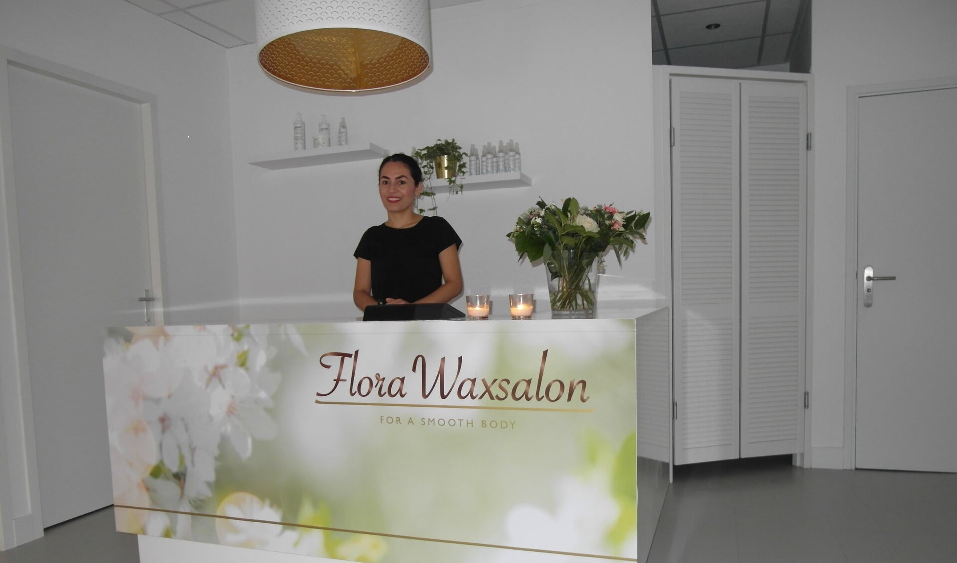 Flora Waxsalon, openingstijden di t/m za 10.00-18.00 uur, avonden op afspraak. 