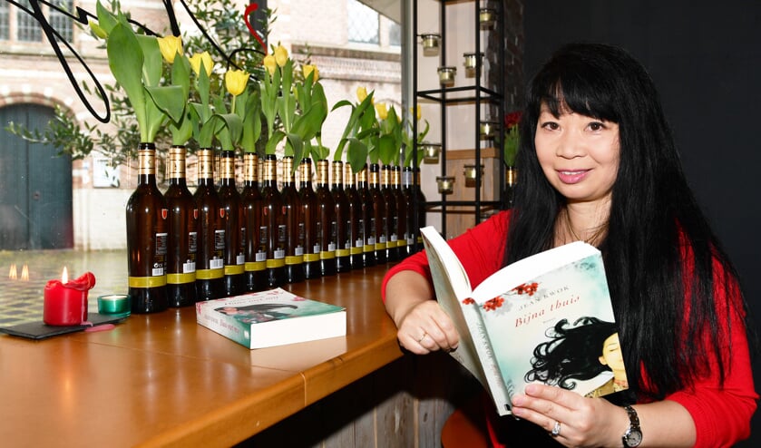 'Bijna Thuis', het eerste boek van Jean wordt binnenkort door het weekblad Libelle uitgegeven en is als compleet boek als Bookazine voor 2.99 euro verkrijgbaar. Foto: René Zoetemelk.
