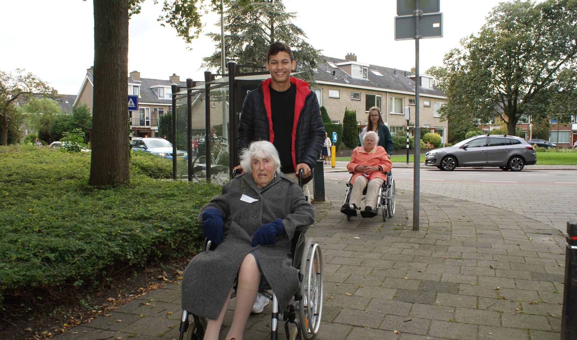 Toby rijdt de 102-jarige mevrouw Eelkema graag rond. Foto's: vsk en pr