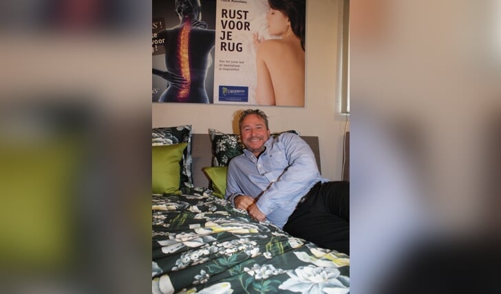 Wat is een goed bed? 'Dat is voor iedereen anders', zegt Jørgen Lammerding van Droomvisie. Klanten kunnen de bedden uitproberen in de winkel van de vijf sterren bedspecialist. Foto: VSK