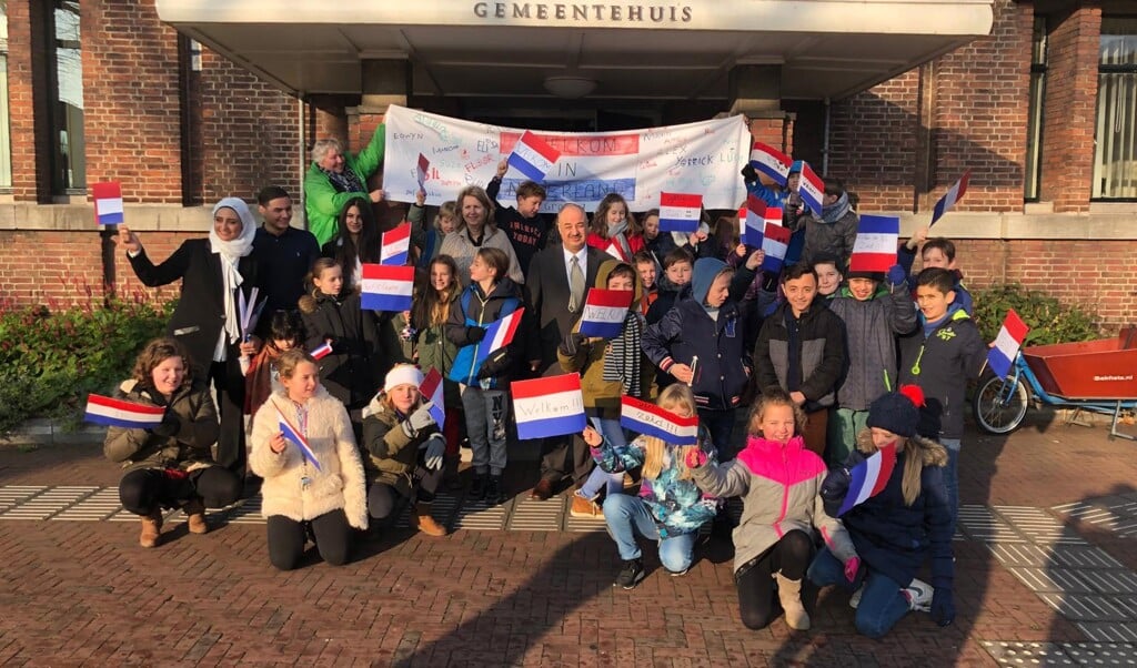 Natuurlijk mochten de kinderen met de burgemeester op de foto. Foto's: Fortgensschool