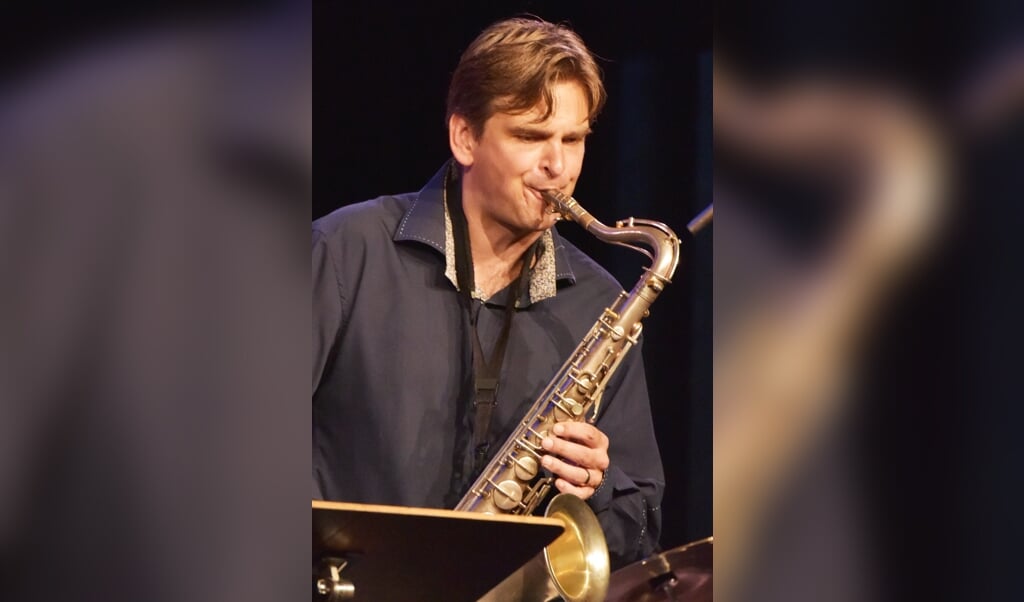 Saxofonist Simon Rigter brengt een ode aan Cole Porter. Foto: PJPJ